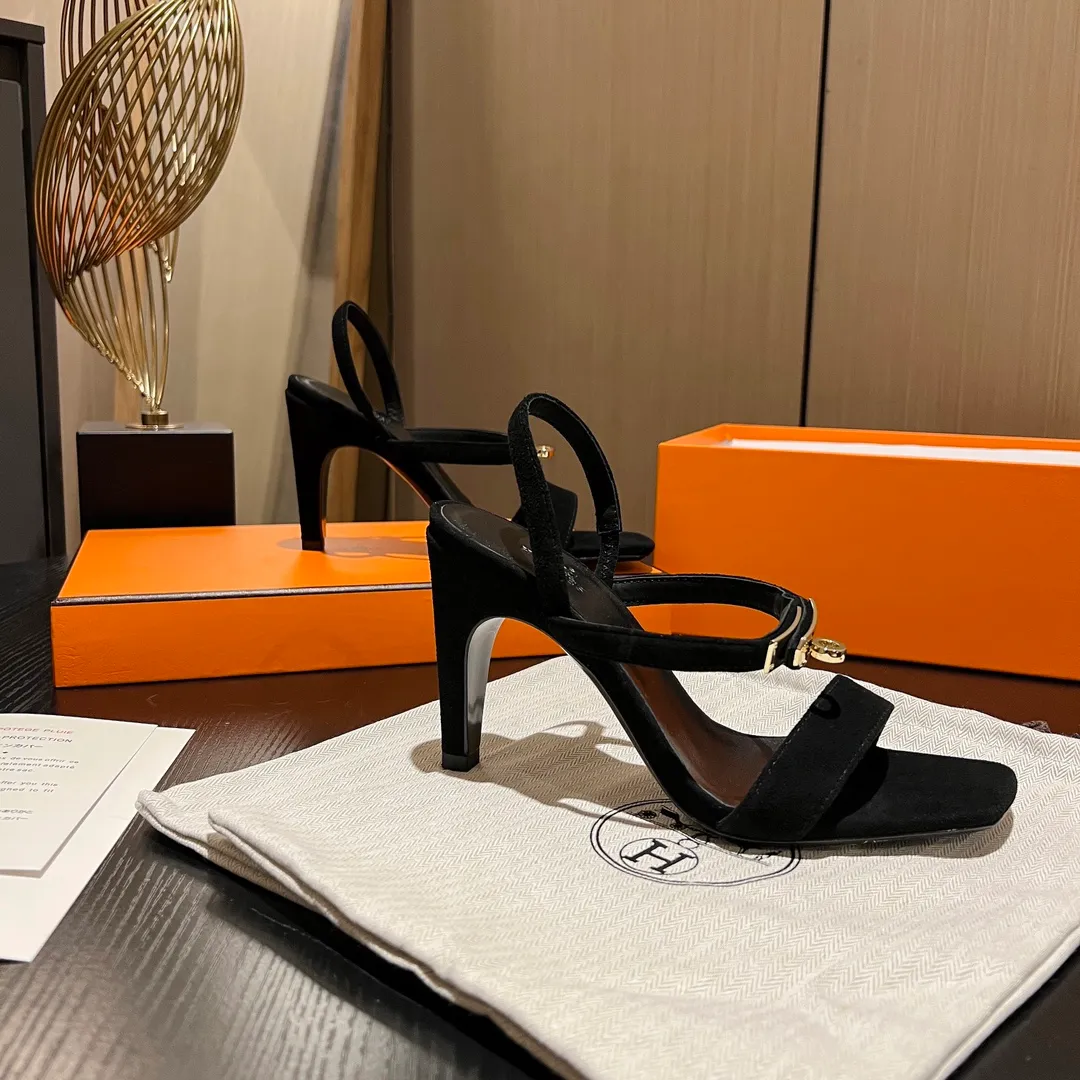 👟👟Ex-factory price 600👟👟 💋💋Continue the classics Hermes Classic H high-heeled sandals series————————Fashionable classic and versatile super comfortable It took half a year to disassemble the original version and develop it with craftsmanship and perfection in every detail Simple and smooth design to create a fashionable, classic and soft look 🥰🥰 Material: Original custom-made sheep suede, sheepskin lining for feet, Italian genuine leather outsole ▪️Heel height: 9cm ▪️SIZE: 34-42 (34.41 42 customized, non-returnable and non-exchangeable)